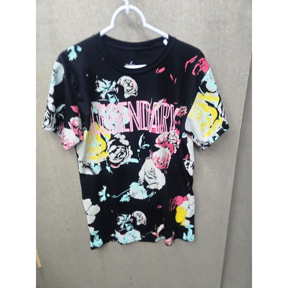 Vibes Legendary‎ Floral Graphic T Shirt Womens Medium Black Roses
